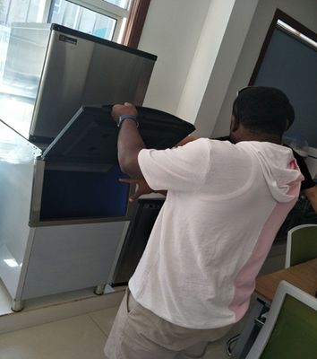 Профессиональная коммерческая кубическая ледочная машина с емкостью хранения 1000 кг льда