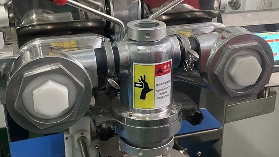 1.2x0.8x1.0 м Автоматическая инкрустирующая и формовочная машина для рисовых шариков Многофункциональная