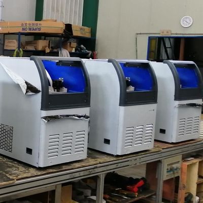 Коммерческая машина для изготовления кубиков льда размером 430x520x800 с большой емкостью хранения 1000 кг льда