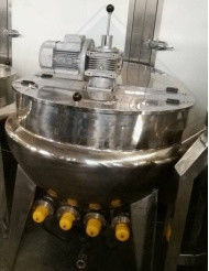 Усовершенствованная цепная машина для формирования твердых конфетов для приготовления и изготовления гумовых конфетов