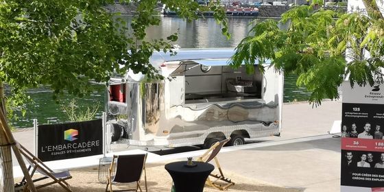 2300*1750*2100мм Прицеп для кормовых тележек Машины для перекусов 350 кг Мобильный прицеп для перекусов