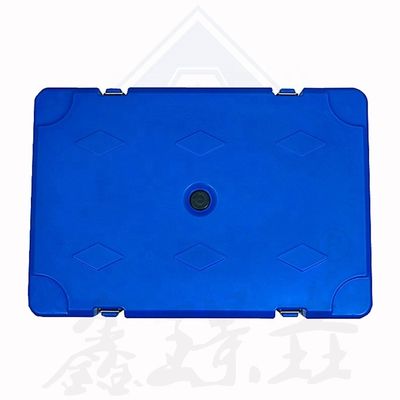 Ресторан, обслуживающий блюдо с растяжкой, обеденный ящик с изоляционным мешком и бутылкой кофе