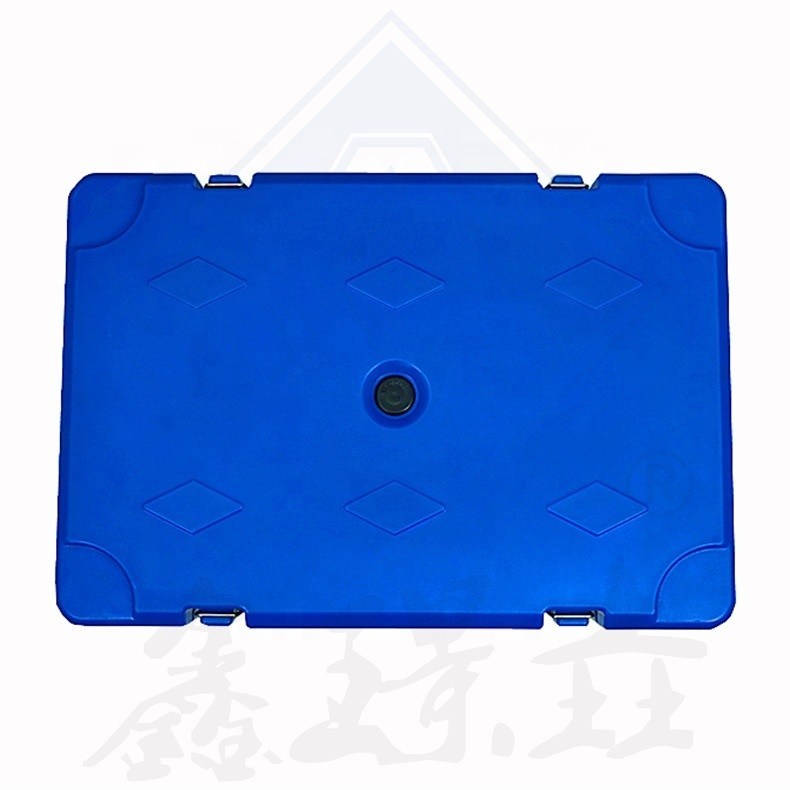 Ресторан, обслуживающий блюдо с растяжкой, обеденный ящик с изоляционным мешком и бутылкой кофе